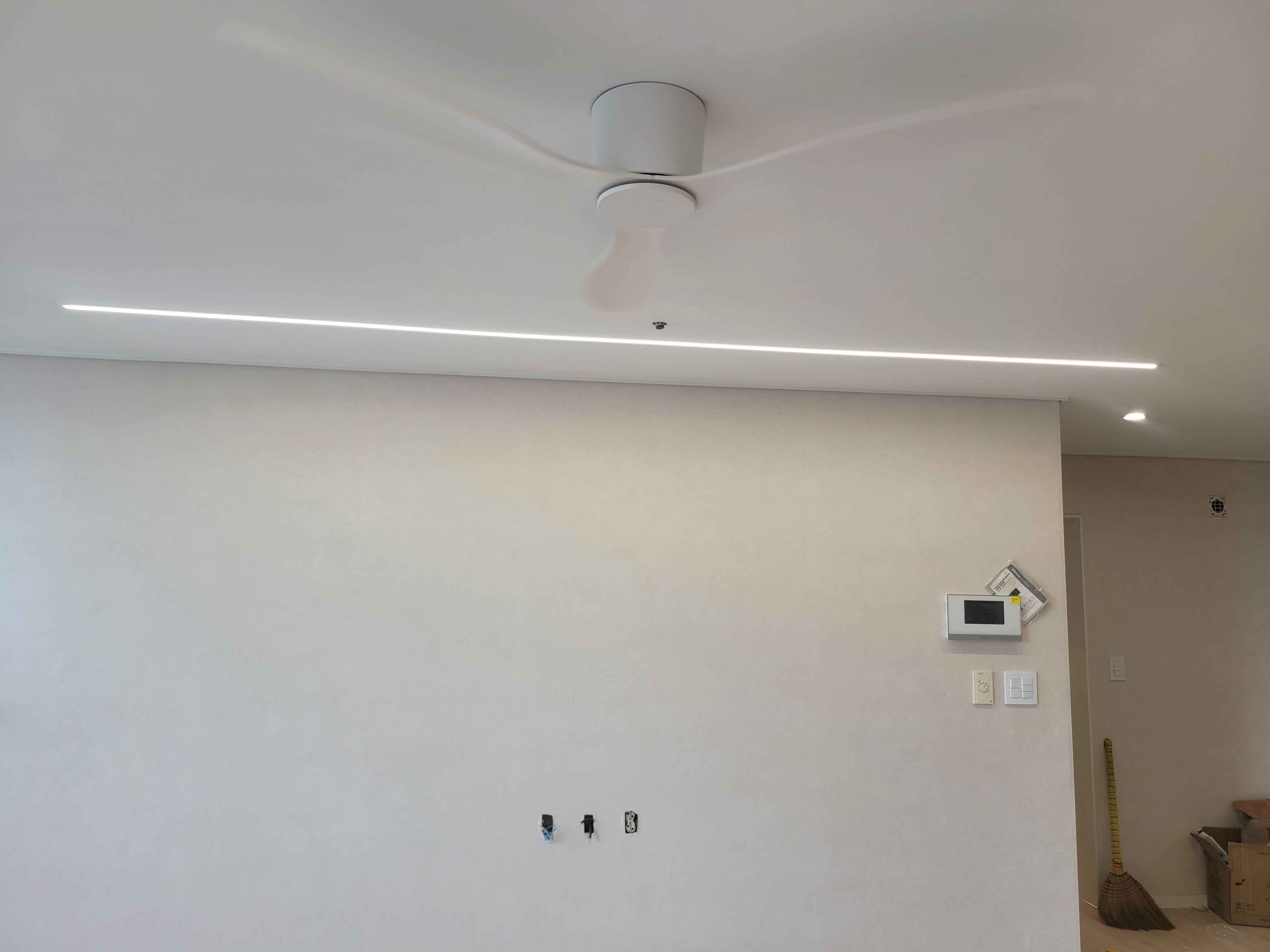 초슬림 라인 조명